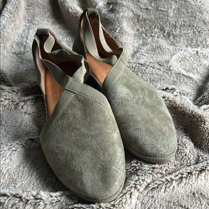 Kenneth Cole Gentle Souls sparkle Tan slip on Sandals Design